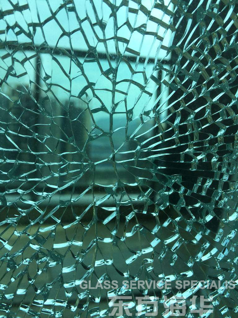 门窗钢化玻璃为什么会自动爆炸(门窗钢化玻璃为什么会自动爆炸呢)